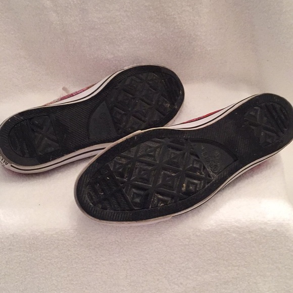 Floral converse. Size women’s 9. Men’s 7 - Picture 7 of 8